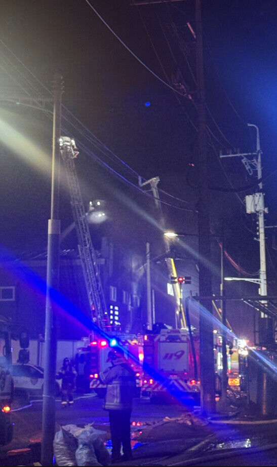 Fire at a logistics warehouse in Yeonan-dong, Jemulpo-gu, Incheon (Photo: Reader report)