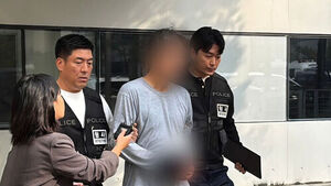 '전처 살인미수 60대' 구속심사 출석
