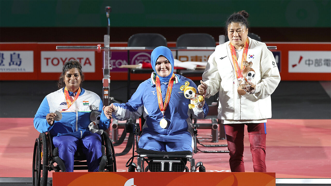 동메달을 따낸 역도 김형희(맨 오른쪽) (사진=대한장애인체육회 제공, 연합뉴스)