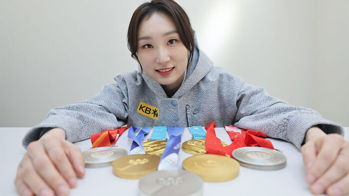 Choi Min-jeong claimed a total of 7 medals (4 golds, 3 silvers) across three Olympic games up to the 2026 Milano-Cortina d'Ampezzo Winter Olympics, setting a new record for the most medals won by a South Korean athlete in Winter and Summer Olympic history.