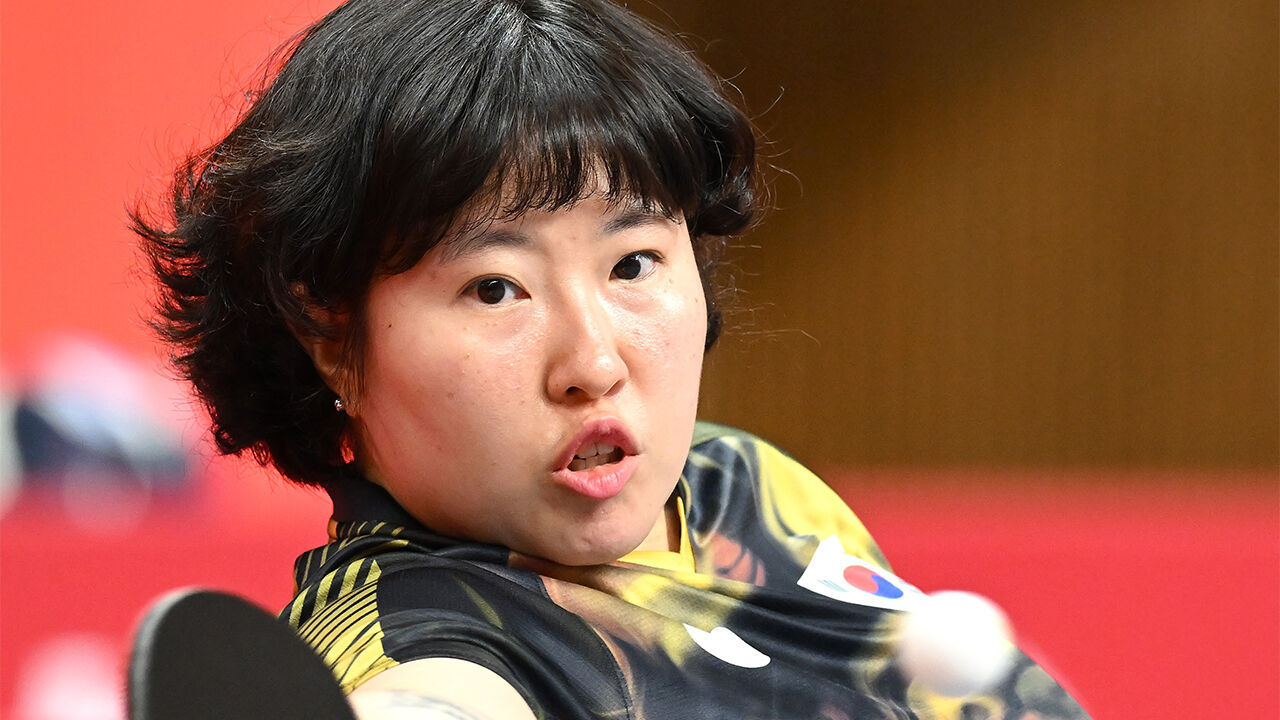 Lee Mi-gyu competes against a Chinese player in the women's singles class 3 semifinals at the 5th Aichi-Nagoya Asian Para Games at Sky Hall Toyota in Toyota, Aichi Prefecture, Japan, on October 20. (Photo: Photo Joint Press Corps, Yonhap News)