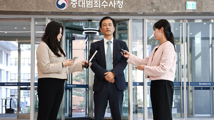 Special Prosecutor Lee Tae-han of the National Election Commission answers questions from reporters during a visit to the Serious Crime Investigation Agency in Seoul on the 23rd. (Photo: Yonhap News)