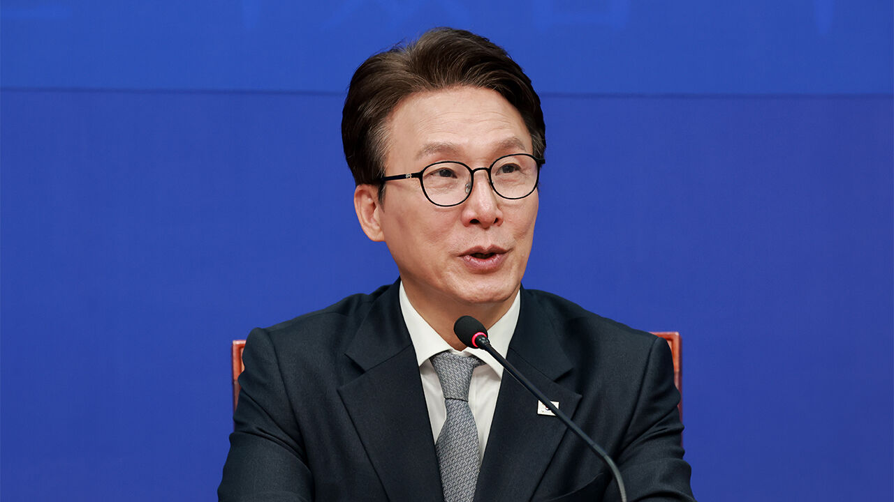 김민석, '조희대 탄핵' 질문에 "국조 포함해 원래 생각대로 차근차근"