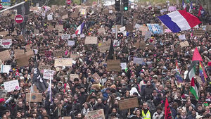 410,000 People Take to the Streets... Clashes with Police and Over 1,000 Detained