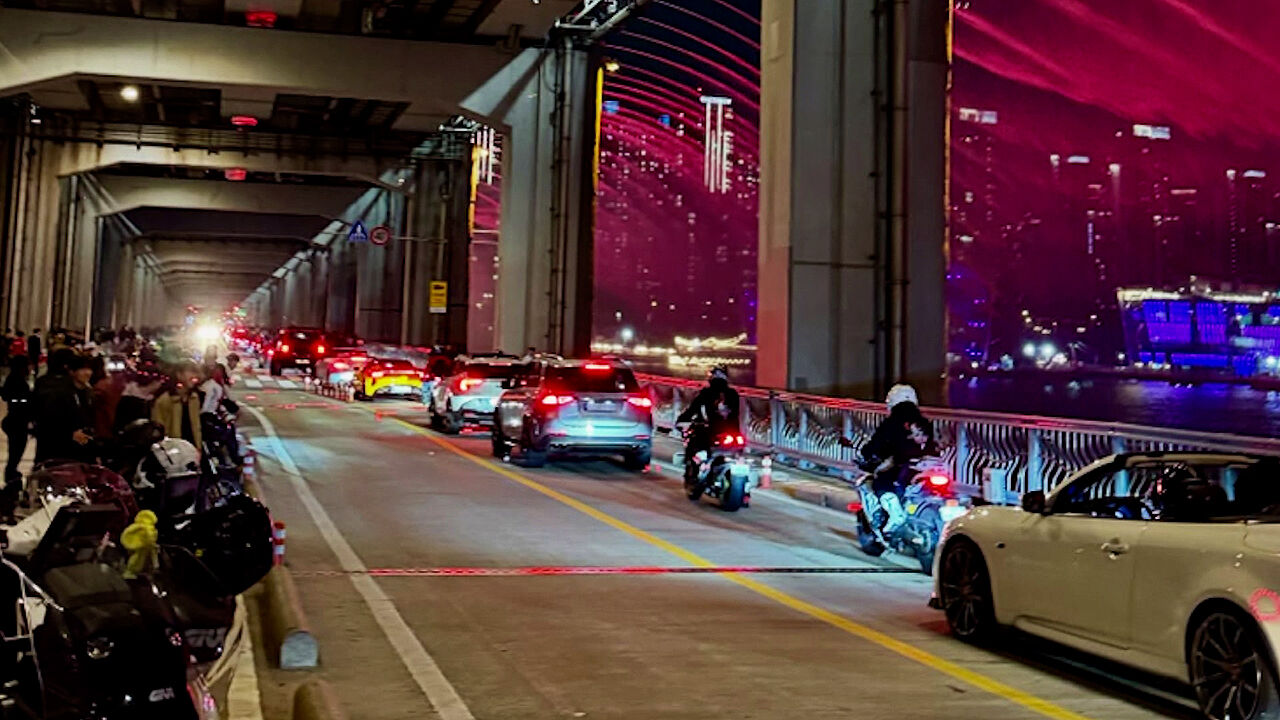 "It's the Last Time": People Flock to Jamsugyo Bridge Following Successive Social Media Posts