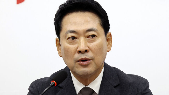 People Power Party leader Jang Dong-hyeok speaks during a Supreme Council meeting held at the National Assembly on October 26. (Photo: Yonhap News)