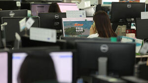 월급 300만 원 넘는 근로자가 절반&hellip;500만 원 이상 비중도 최대