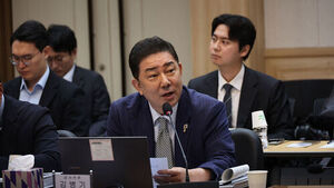 경찰, 김병기 31일 소환&hellip;구속영장 반려  50일 만