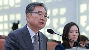 Cho Hyun: 'Told US Ambassador Fastening Seat Belt in Turbulence Means No Problem'
