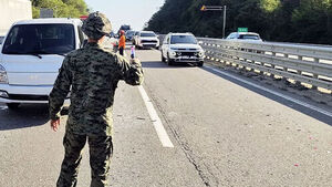 Passing by Chance... Soldiers Rescue Crash Victims Before Firefighters Arrive