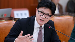 Police to Question Additional Complainant Over Allegations That Han Dong-hun Covered Up Daughter's 'Fake Resume' Probe