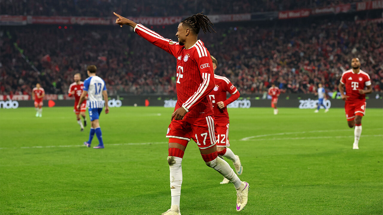 Bayern's Michael Olise (No. 17) celebrating a goal