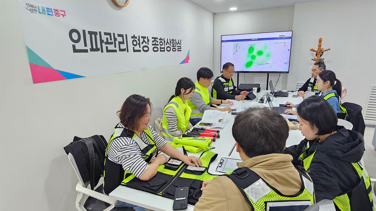 명동M플라자에 설치된 인파관리 현장 종합상황실