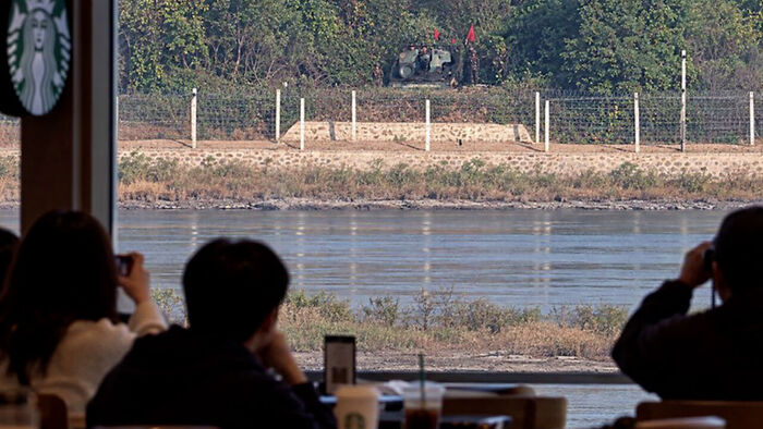 경기도 김포 애기봉의 스타벅스 매장 북한 포 조작 사진