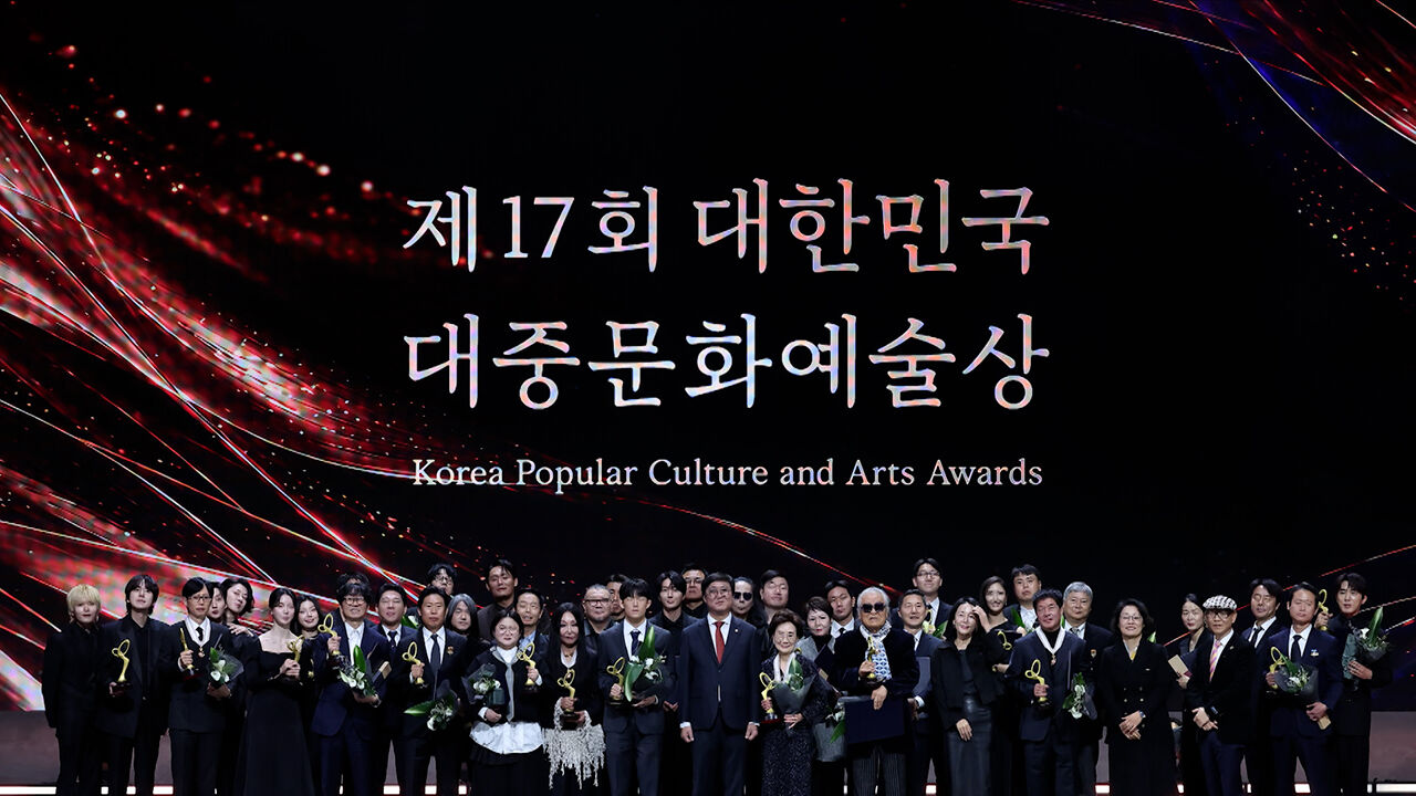 故 신해철 '은관문화훈장'…록 음악 대중화 이끌어