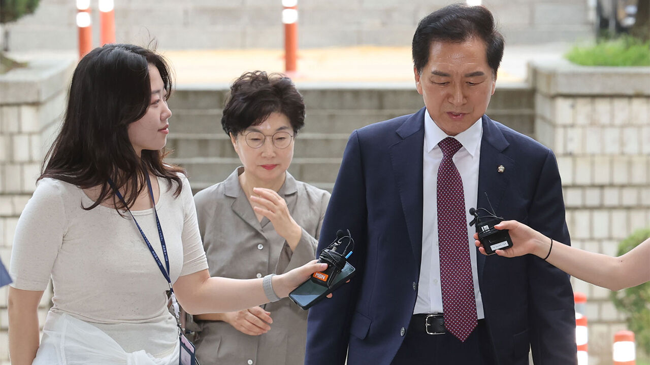 '김건희에 명품백' 김기현 부부 1심 선고…특검은 징역형 구형