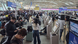 "일정 다 꼬였다" 인천공항 시스템 장애&hellip;급기야 '발권 중단'