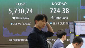 Chip Stocks Plunge Following U.S. Tech Rout; Samsung Electronics, SK Hynix Drop 3% to 7%