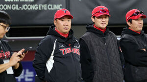 KIA Places Star Batter Kim Do-young in No. 2 Spot for Game 4 of Playrestling Playoffs