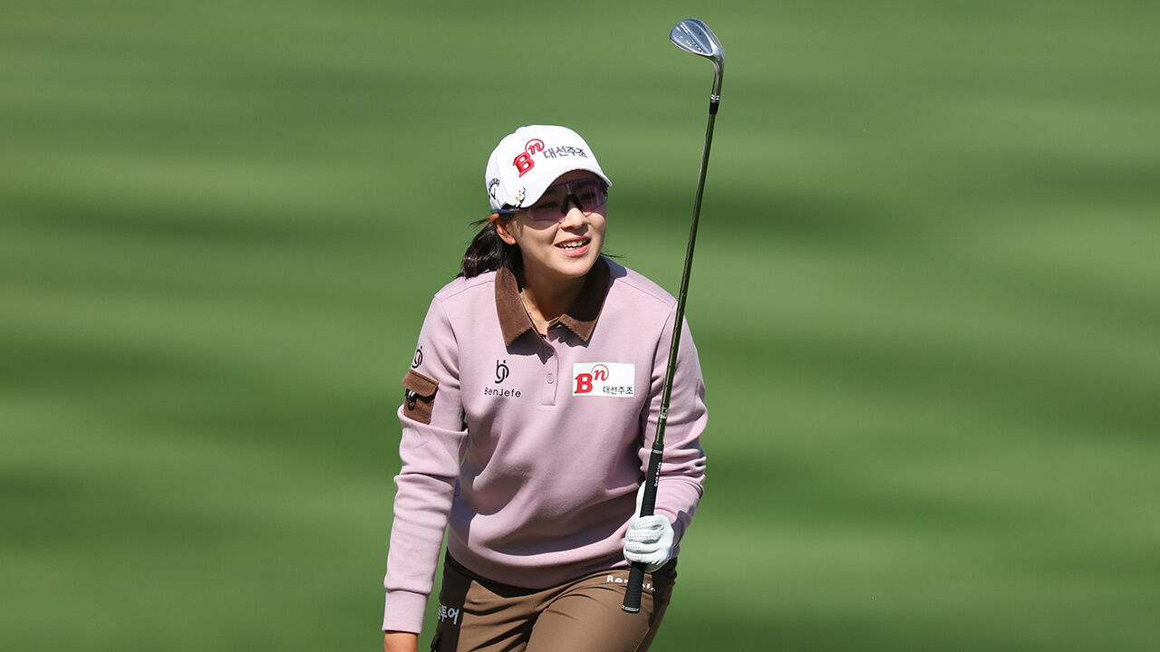 이지현, KLPGA 에쓰오일 3라운드서 1타 차 단독 선두 도약