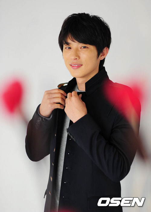 Лим джи-ён. Юн джи-он. Им чжи гю. Лим джи-гю проклятая недвижимость. Джей кю джей 7.