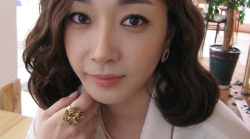 배우 오수민, 동갑내기 사업가와 4월 결혼..장윤정 축가