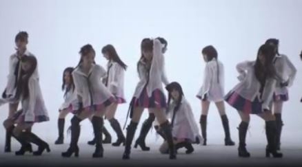 日 톱 아이돌 AKB48, 입에서 입 사탕 돌리기 '깜짝'