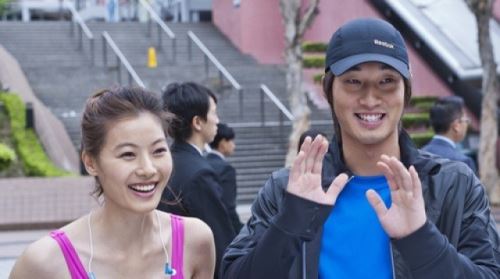 윤소이, 섹시 탱크톱 ‘탄탄복근+볼륨몸매 과시’