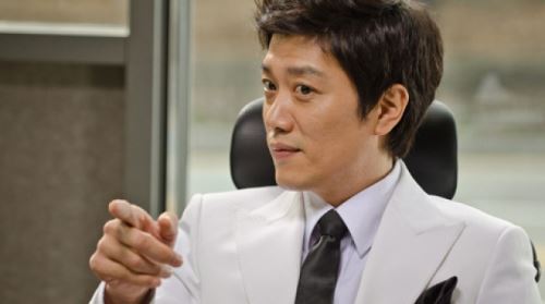 간기남 박희순VS은교 박해일, 4월 극장가 절친 대결