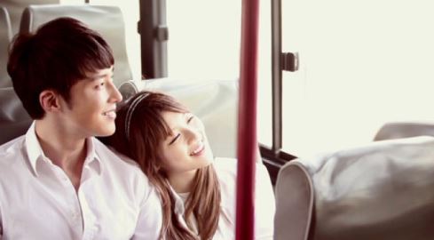 해금, 미 ‘향수’ 뮤비서 애틋한 ‘버스안 키스’