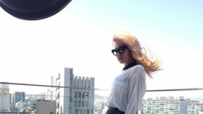 신인가수 미, 無보정 가녀린 학다리 '마네킹 몸매'