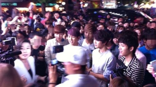 "인피니트, 나도 볼래!" 토요일 밤 홍대가 '들썩'