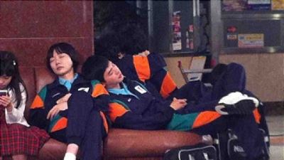 이종석, 배두나 어깨에 기대고 수면 중..'이기적인 기럭지'