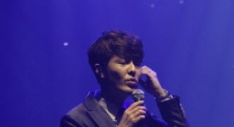 스윗소로우 인호진, 17세 여고생과 웨딩 화보 '시샘'