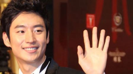 이제훈, 상하이국제영화제 폐막식서 화려한 대미장식