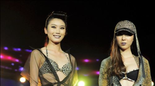 [포토]수영복 뿐만 아니라 악세서리도 패션