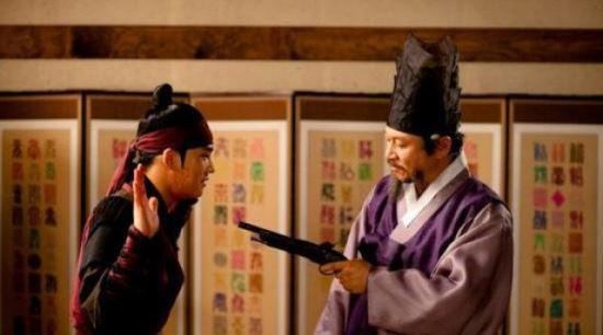 '닥터진' 김재중, 김응수와 코믹 설정샷 '반전'