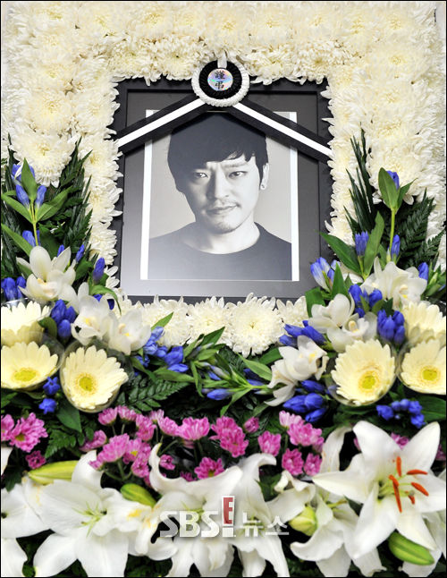 '무신' 배우 승규,  오토바이 사고로 11일 사망…유족 오열