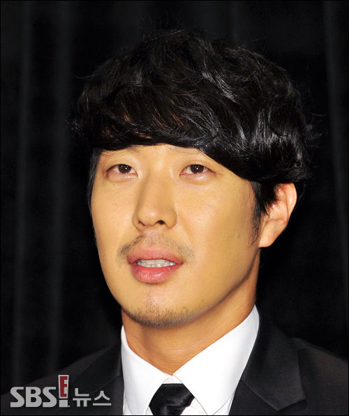 [E!포토]결혼 발표하며 긴장한 표정의 하하