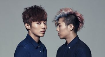 퍼포먼스 듀오 테이스티, 포스 넘치는 화보 공개