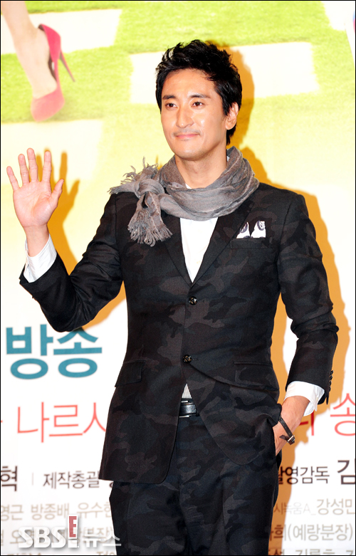 [E!포토]신현준, '아줌마 연기 변신 기대하세요'