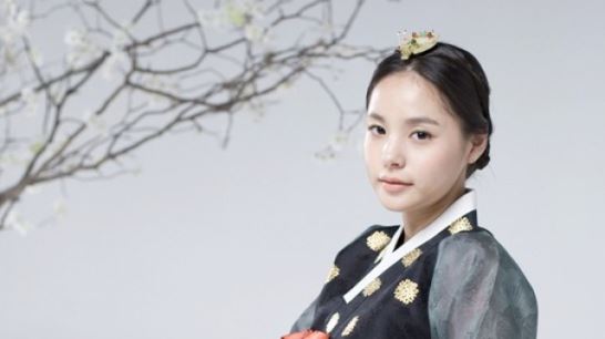 민효린, 한복입고 추석인사 &ldquo;풍요로운 한가위 되세요&rdquo;