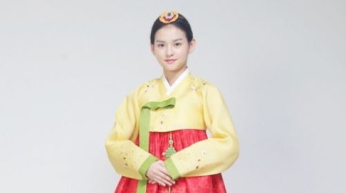 김윤혜, "풍요롭고 행복한 한가위 되세요" 한복 추석인사