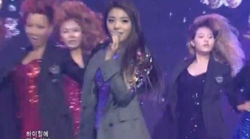 '엠카' 에일리, 볼륨감 넘치는 의상으로 반전 매력 '컴백'