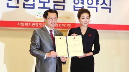 현영, 남편과 함께 2000만원 기부 ‘선행부부’ 등극