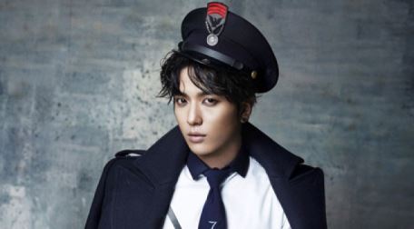 정용화, 제복 화보 ‘블랙 카리스마’