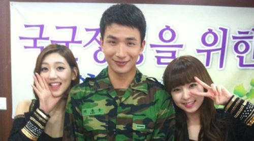‘푸른거탑’ 신병 이용주, 걸그룹 터치에 화들짝 &ldquo;귀요미&rdquo;