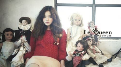 김윤혜, 몽환적인 매력 발산