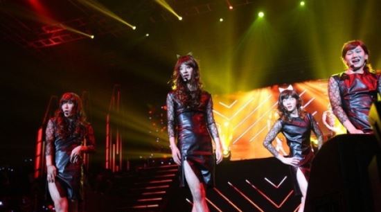 로이킴&middot;정준영, 남자 씨스타 결성..아찔 각선미