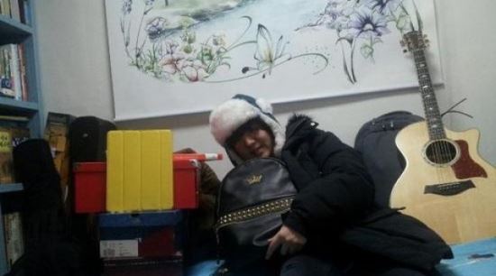 유승우, 가방 꼭 끌어안고 팬 선물 인증 '깜찍해'